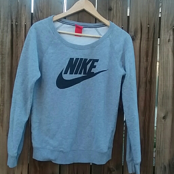 Nike Sweaters - Nike sweater top